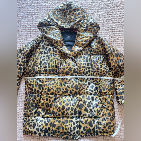 Stylish Oversized water resistant puffer jacket in leopard print, size M - Picture 3 of 5